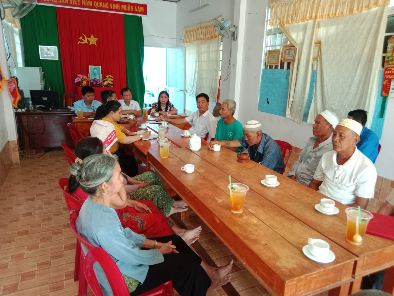 Họp tổ đại biểu HĐND và tiếp xúc cử tri trước kỳ họp lần thứ 9