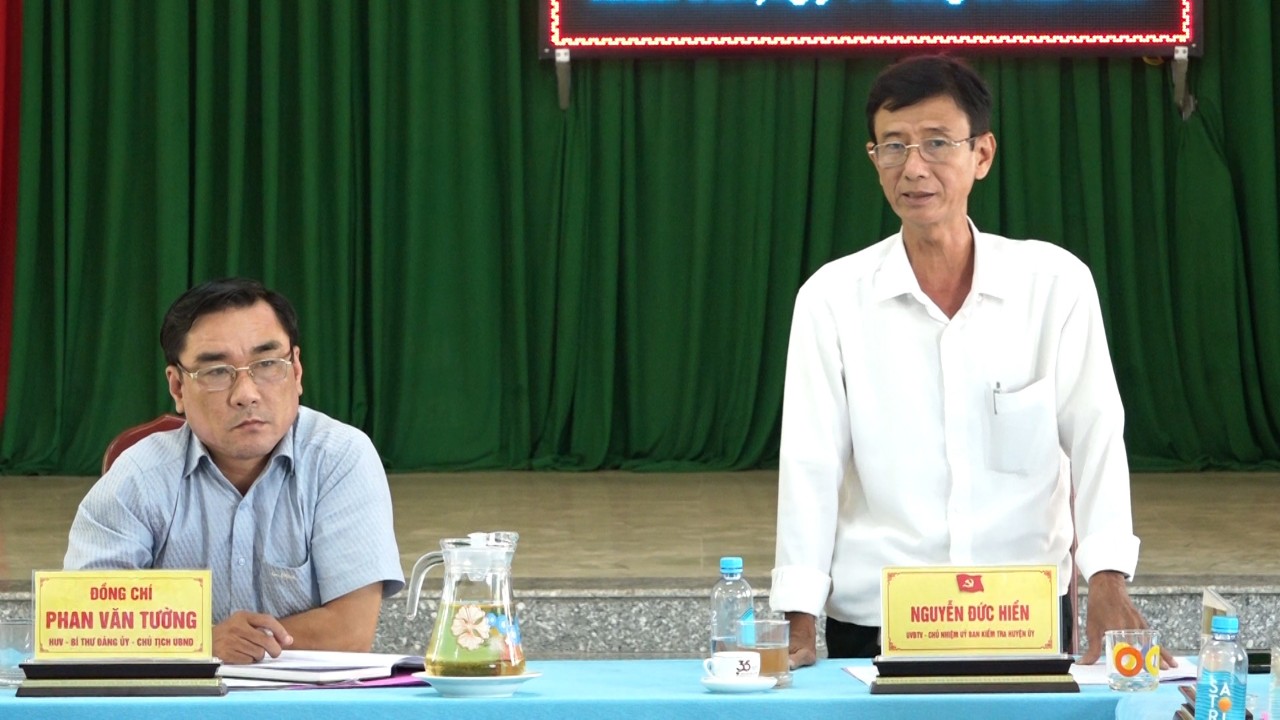 đảng ủy họp đánh giá cuối năm