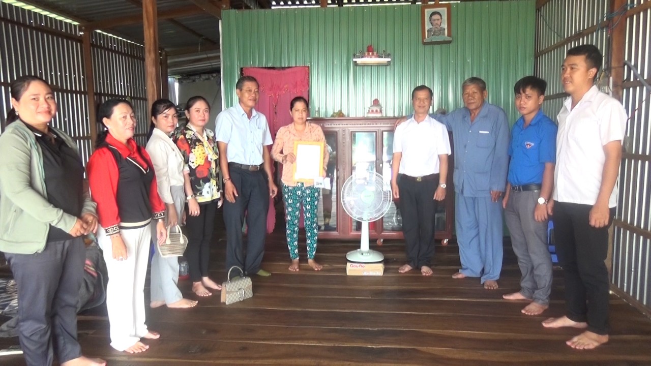 Bàn giao mái ấm tình thương