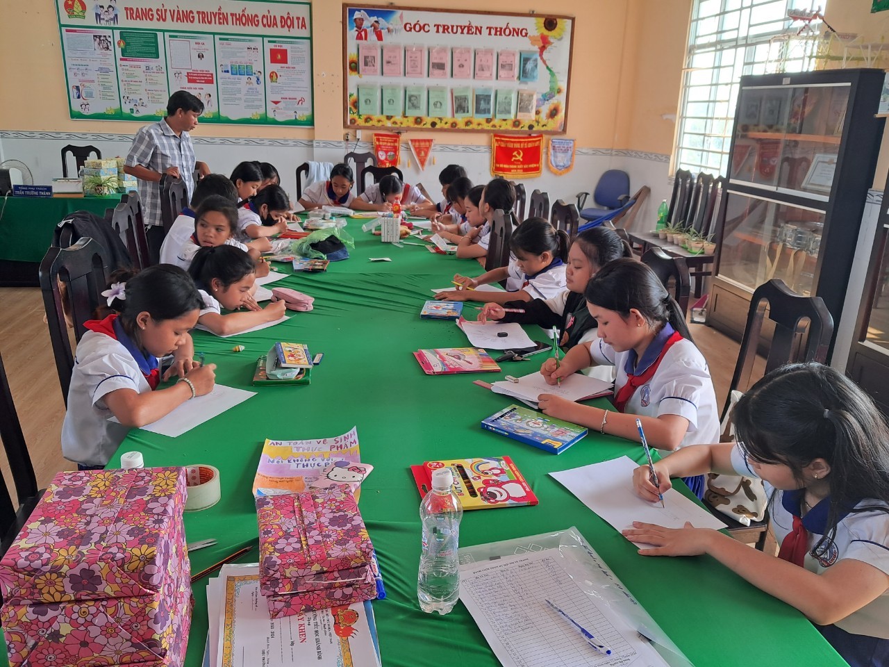 Hội thi vẽ tranh cho học sinh trường Tiểu học Khánh Bình