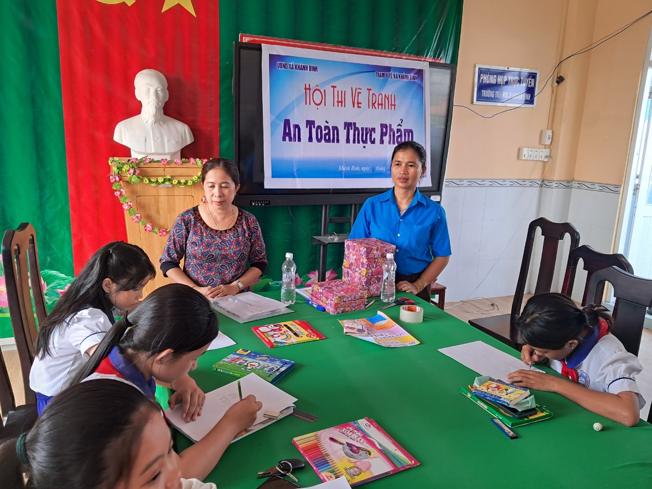 Hội thi vẽ tranh cho học sinh trường Tiểu học Khánh Bình